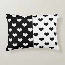 Almofada Decorativa Padrão de Coração de Amor Branco Negro
