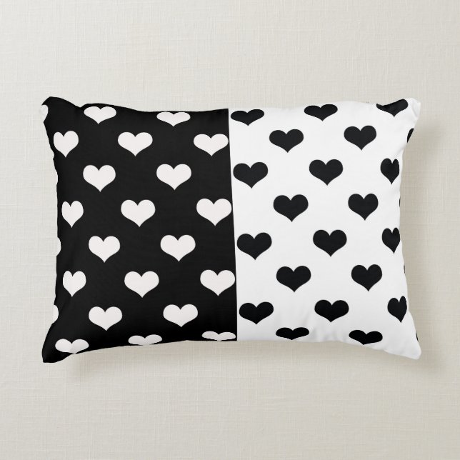 Almofada Decorativa Padrão de Coração de Amor Branco Negro (Frente)