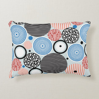 Almofada Decorativa padrão gráfico de círculos multicoloridos de difer