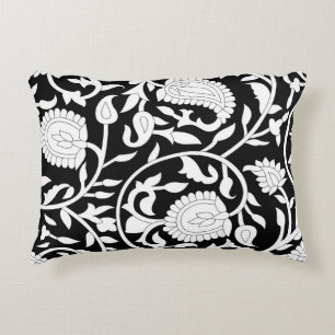 Almofada Decorativa Padrão índio tradicional de paisley em preto e wh