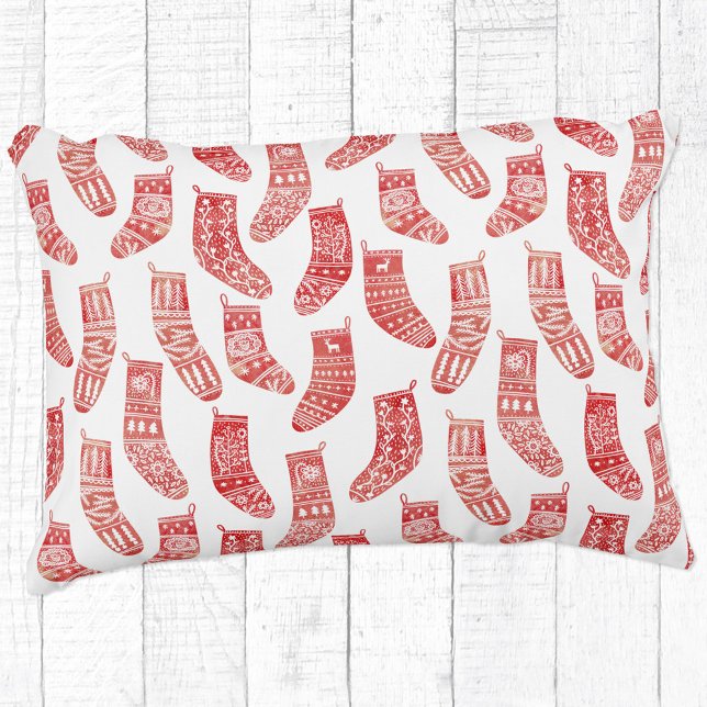 Almofada Decorativa Padrão Norueguês de Existências de Natal (Norwegian red and white knitted stockings and socks pattern festive throw pillow)