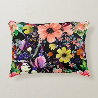 Almofada Decorativa Padrão uniforme floral de aquarelas. Diferentes bo