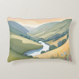 Almofada Decorativa Paisagem de Colinas Onduladas   Aquarela Bonita