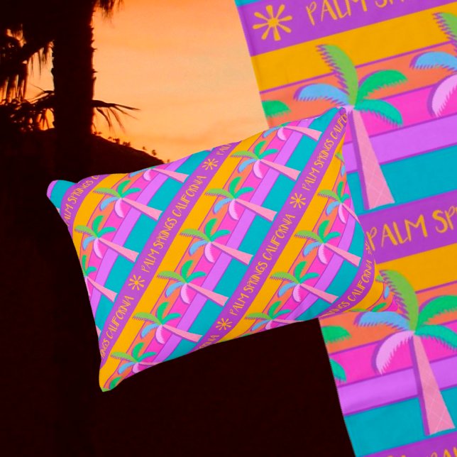 Almofada Decorativa Palmas tropicais personalizadas por sunset retroat (Perfect accent pillow with the pool towel on the chaise lounge)