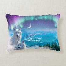 Par de lobos brancos com luzes nortes