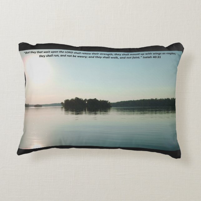 Almofada Decorativa Peaceful Lake and Distant Trees with scripture (Verso)