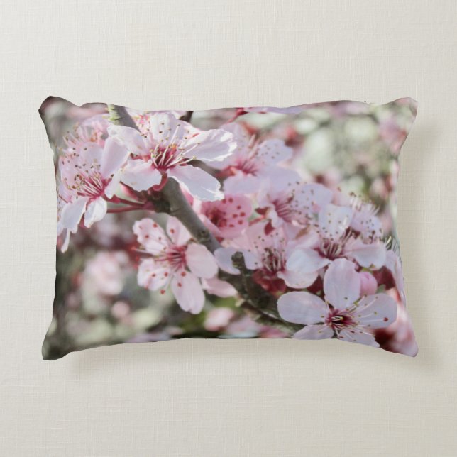 Almofada Decorativa Pia Brilhante, Cola Vermelha. (Frente)