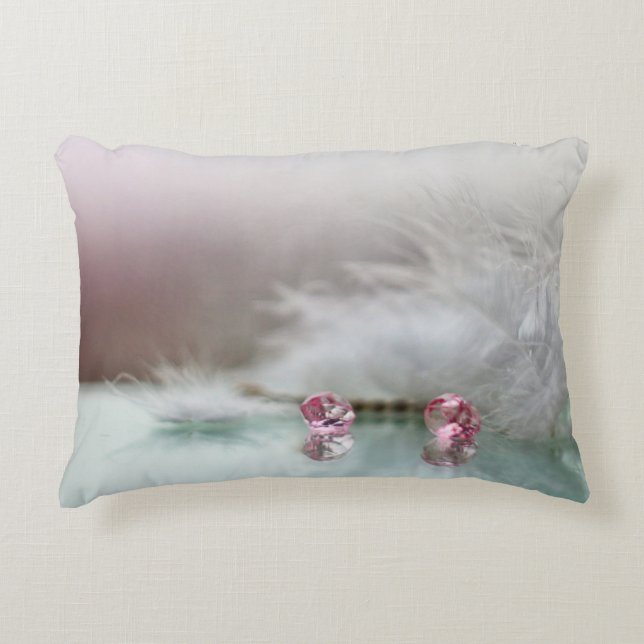 Almofada Decorativa Pinos, joias, penas, mesas de vinificação (Frente)