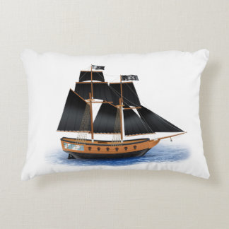 Almofada Decorativa pirate ship sailing the sea accent pillow