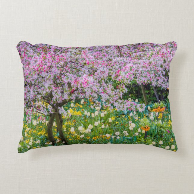 Almofada Decorativa Primavera no jardim de Claude Monet (Frente)