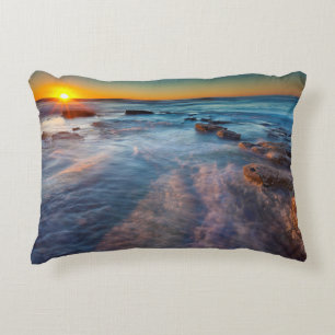 Almofada Decorativa Raios de sol iluminam o Oceano Pacífico