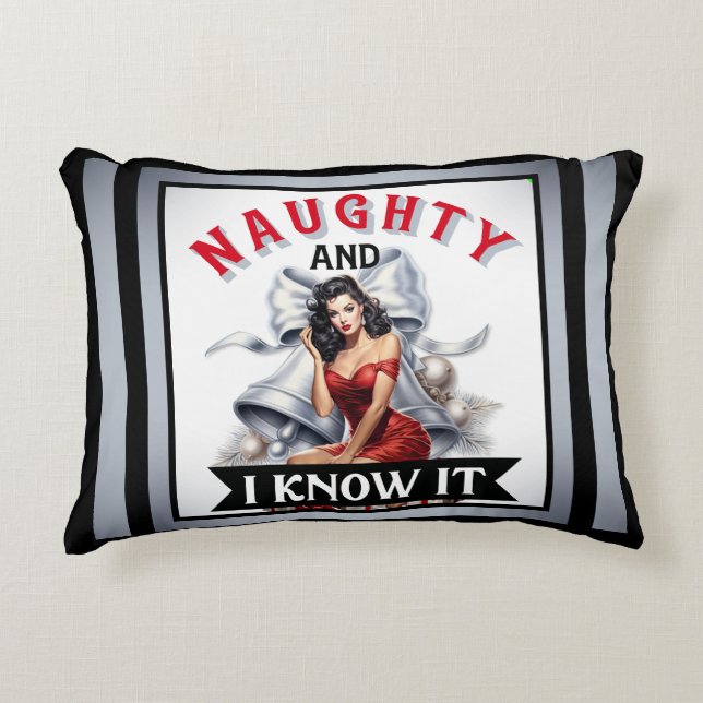 Almofada Decorativa Retro Naughn e eu sei disso. (Frente)