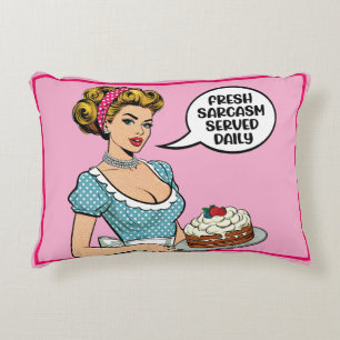 Almofada Decorativa Retro Pinup_ Servido Diariamente