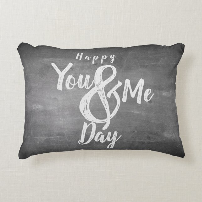 Almofada Decorativa Saudações de aniversário em visual de quadro negro (Frente)