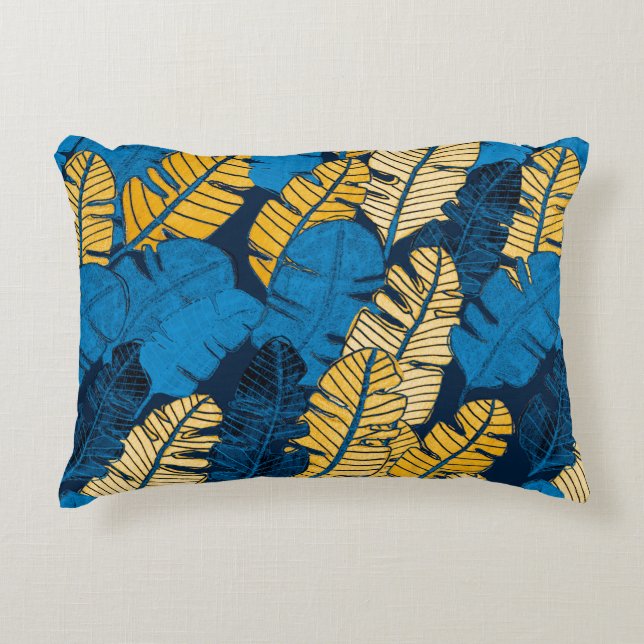 Almofada Decorativa Seamless pattern with hand drawn tropical leaves.  (Frente)
