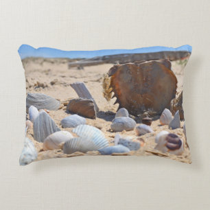 Almofada Decorativa Seashells on the Beach por Shirley Taylor