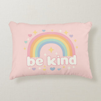 Almofada Decorativa Seja Gentil – Arco-Íris Pastel de Positividade