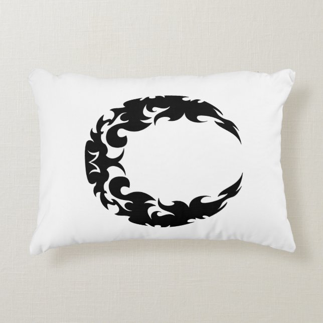 Almofada Decorativa Silhueta da Lua Crescente Preta Enfeitiçante (Frente)