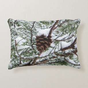 Almofada Decorativa Snowy Pine Cone II Fotografia de inverno