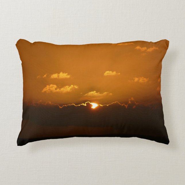 Almofada Decorativa Sol Atrás das Nuvens Foto Laranja Sunset (Frente)