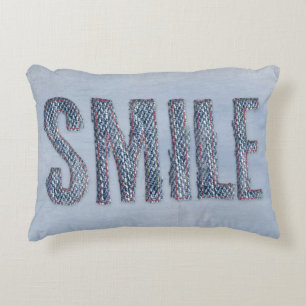 Almofada Decorativa sorriso da sarja de Nimes com costura vermelha