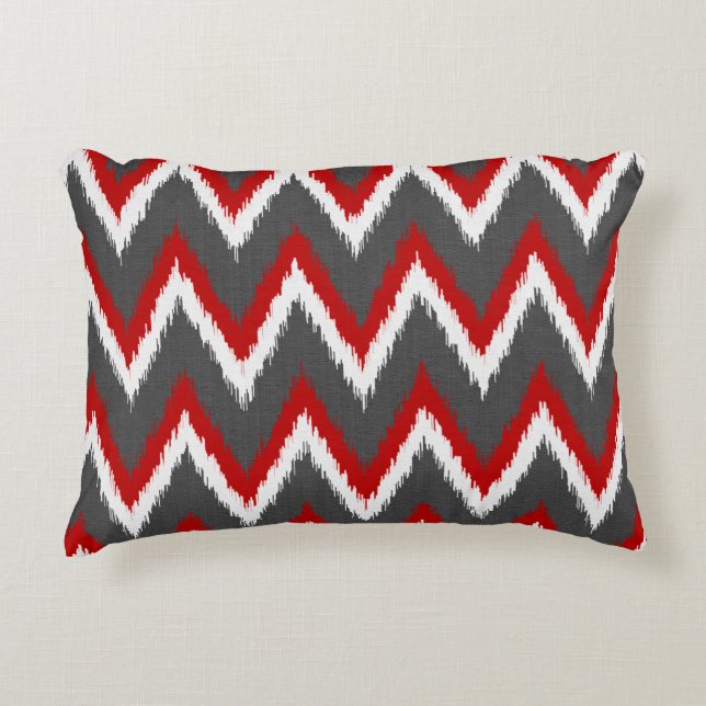 Almofada Decorativa Stripes Ikat Chevron - Vermelho, Branco e Cinzas / (Frente)
