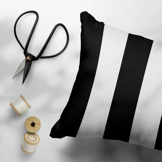 Almofada Decorativa Stripes Negras e Brancas, Padrões Strike, Linhas (Criador carregado)