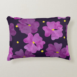 Almofada Decorativa Sussurros Violetos: Legância Floral de Aquarela