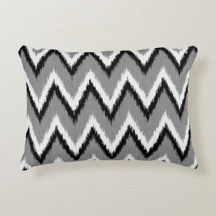 Almofada Decorativa Tiras Ikat Chevron - Cinzas / Cinzas, Preto & Bran