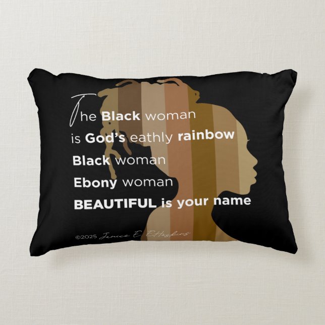 Almofada Decorativa Travesseiro com Acabamento "Mulher Ebony" Bello é  (Frente)