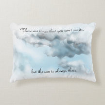 Travesseiro de destaque na nuvem