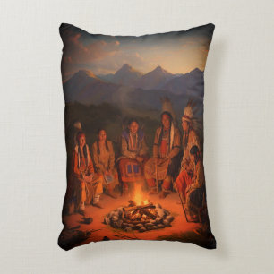 Almofada Decorativa Tribo Nativa Americana Sentada ao Redor de uma Fog
