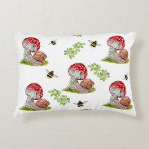 Uma mosca florestal colorida e um caracol