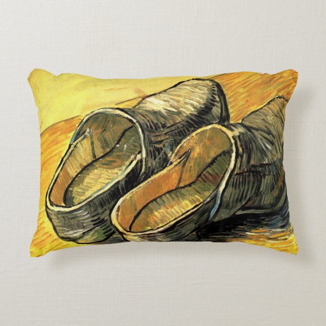 Almofada Decorativa Vincent van Gogh - Um Par de Tamancos de Couro (Frente)