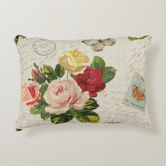 Almofada Decorativa Vintage floral, elegância da borboleta