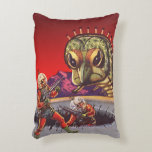 Almofada Decorativa Vintage Science Fiction Giant Centipede Insect War<br><div class="desc">Ilustração vinda de aliens futuristas e robôs imagem de ficção científica. Uma cena clássica de ficção científica em quadrinhos retrô,  com astronautas com armas laser lutando e batendo num monstro enorme. Um inseto assustador de centípede com 100 patas!</div>
