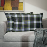 Almofada Decorativa Xadrez Clan Gordon Tartan Green White Check<br><div class="desc">Adicione um toque clássico e tradicional à sua última decoração do excelente com esta xadrez, Clan Gordon tartan White green, cheque verde Accent travesseiro. Faz um presente excelente para o lar ou como um presente para você mesmo. Combine-o com a sua última decoração, mantendo uma tradição de família de excelentes....</div>