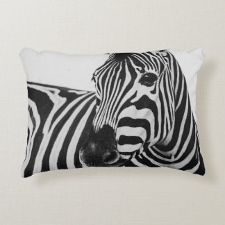 ALMOFADA DECORATIVA ZEBRA PRETA E BRANCA