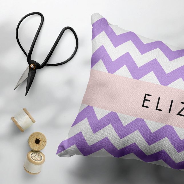 Almofada Decorativa Zigzag Roxo, Chevron Roxo, Seu Nome (Criador carregado)