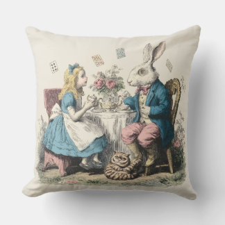 Almofada Decorative Alice in Wonderland Throw Pillow