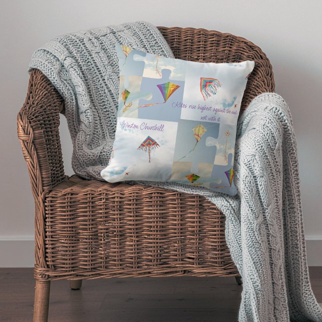 Almofada Delaware Kites Throw Pillow – Inspirational Quote  (The coastal state of Delaware is a great place to fly kites. Bring this fun accessory to your home! )