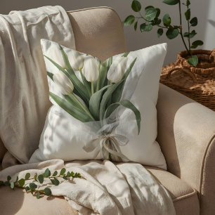 Almofada Delicado Buquê de Tulipas Brancas em Aquarela
