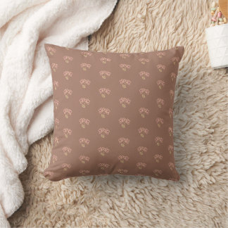 Almofada Design Floral com fundo Mocha Mousse