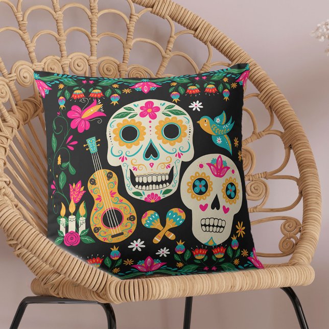 Almofada Dia das Crânios de Açúcar de Arte Morta (Day of the Dead Pillow with Mexican theme and sugar skulls from my Dia de los Muertos collection)