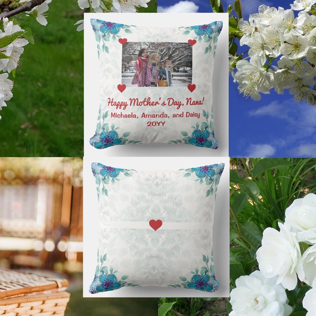Almofada Dia de as mães Feliz Nana Avó Nomes de Fotografia  (Happy Mother's Day, Nana! Elegant floral pillow with a personalized photo held up by red hearts)