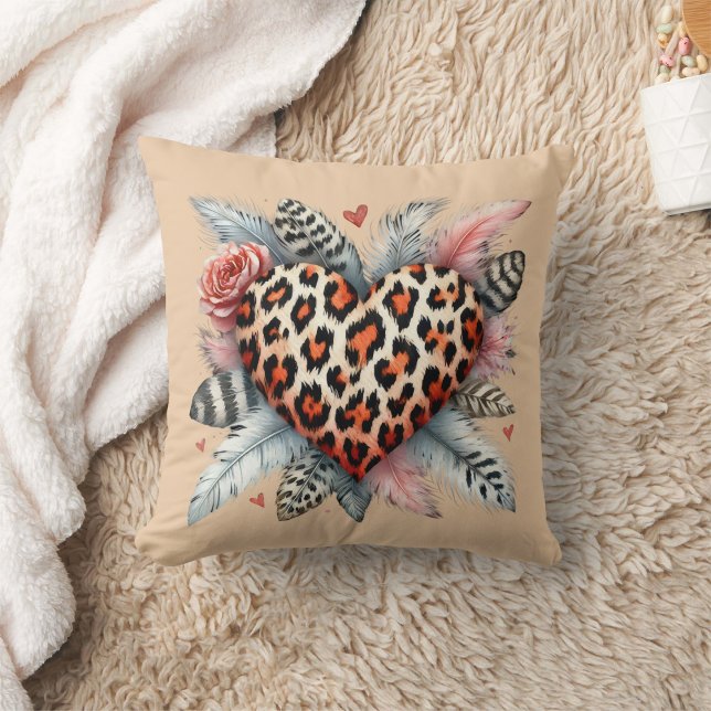 Almofada dia de os namorados de coração-leopardo floral (Criador carregado)