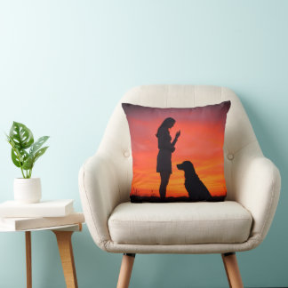 Almofada dog and girl Throw Pillows