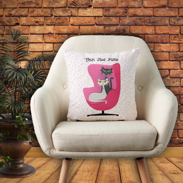 Almofada Dois sofisticados pontos de Meio século rosa (Two sophisticated mid century cats in pink chair on white with pink dots throw decorative pillow.)
