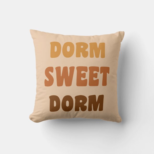 Almofada Dorm Sweet Dorm Brown Retro 70s Lettering (Frente)