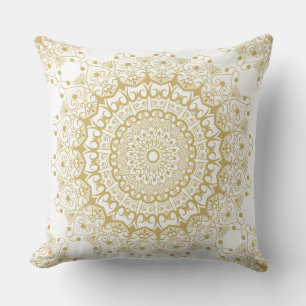 Almofada Dourado no padrão obrigatório do ornamentado branc